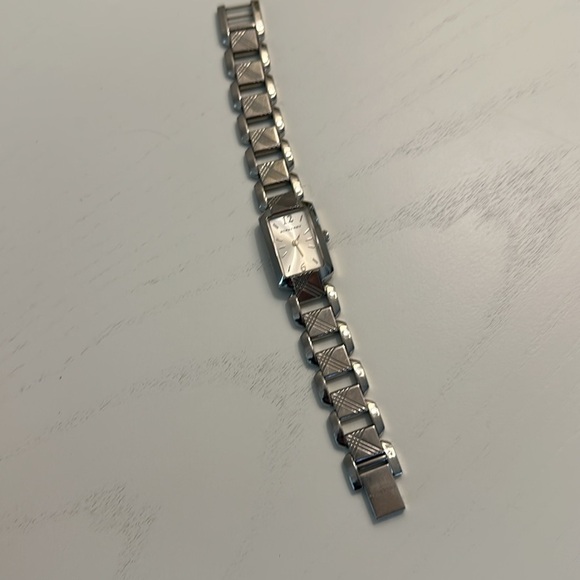 Burberry Heritage Luxury Womens Square Watch Beige Dial BU4212 7” - Picture 11 of 15